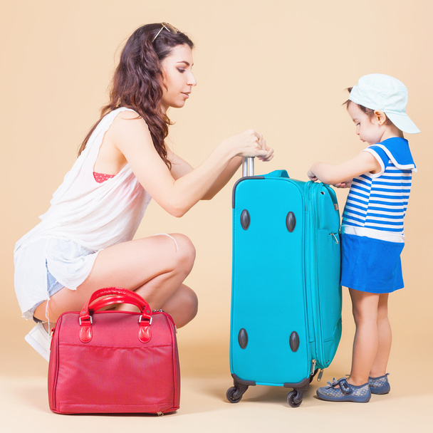 Child with mother ready to travel to Europe, Milan - Zdjęcie, obraz