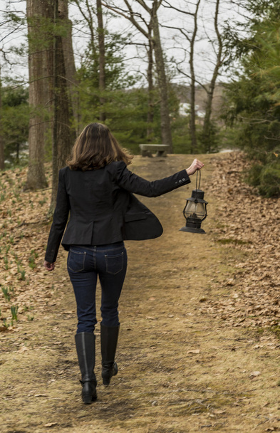 Femme avec lanterne
 - Photo, image