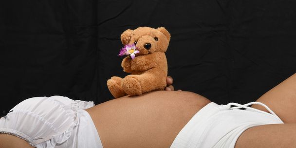 Mujer embarazada joven
 - Foto, Imagen
