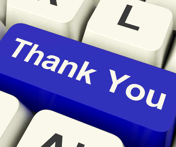 Clé d'ordinateur de remerciement comme message de remerciement en ligne
 - Photo, image