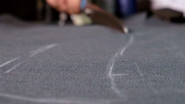 Designer at work cutting piece of black cloth - Footage, Video
