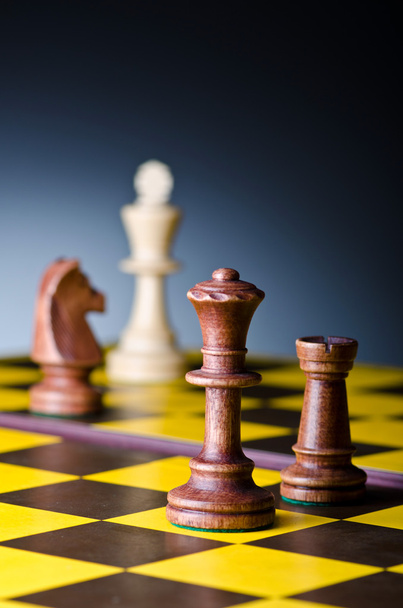 Έννοια του παιχνιδιού σκάκι με κομμάτια - Φωτογραφία, εικόνα