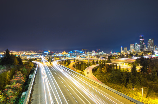 trafik yol ve cityscape ve Seattle'nın manzarası - Fotoğraf, Görsel