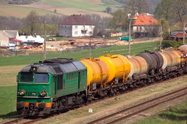 Comboio diesel de carga
 - Foto, Imagem