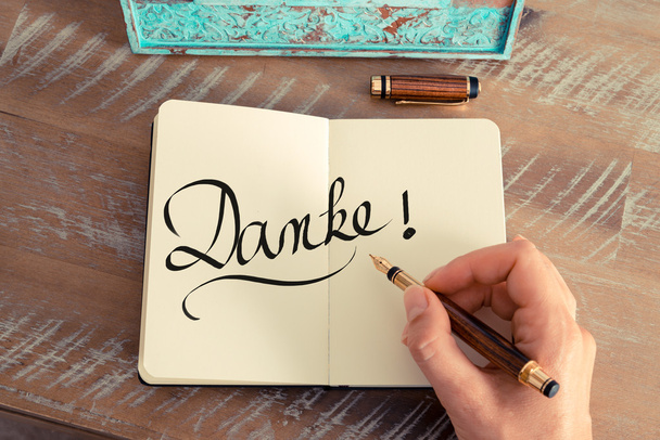 Texto manuscrito en alemán "Danke" - traducción: Gracias
 - Foto, Imagen