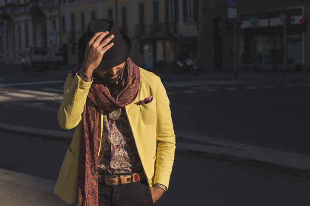 Indian handsome man posing in an urban context - Zdjęcie, obraz