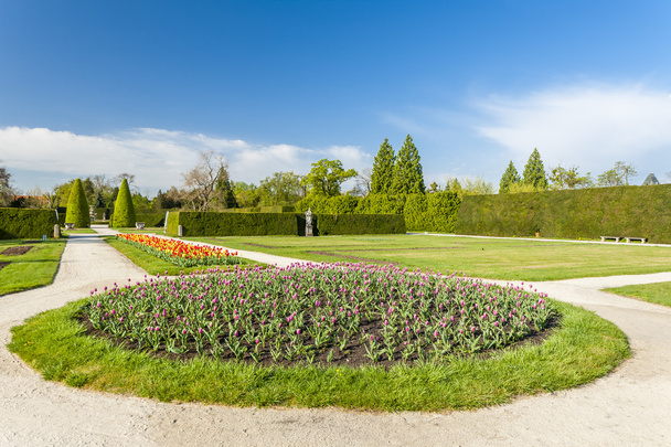 сад Ледницкого дворца, Чехия
 - Фото, изображение