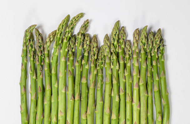 Green asparagus on white - Fotoğraf, Görsel