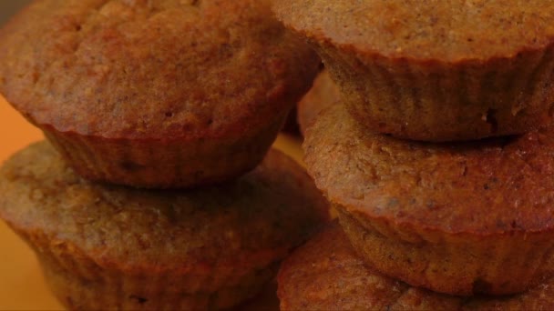 Lekkere muffins op een plaat - Video