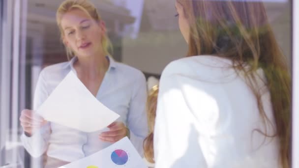  businesswomen talking in modern office - Filmmaterial, Video