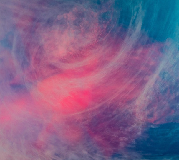 Μπλε ροζ σύννεφα της μελάνης σε υγρό  - Φωτογραφία, εικόνα