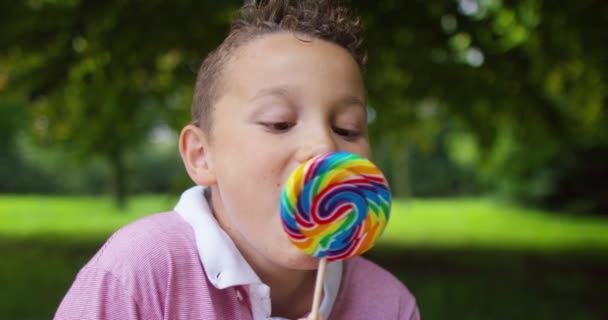  boy eating lollipop - Кадры, видео