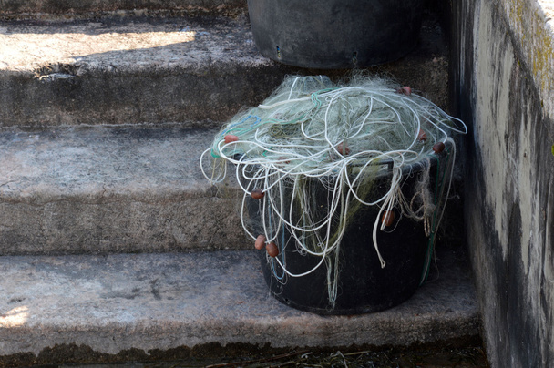 Kanister mit Fischernetz  - Foto, Bild