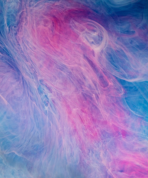 液体のインクの青ピンクの雲  - 写真・画像