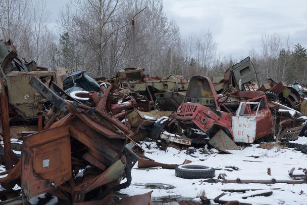 UCRANIA. Zona de exclusión de Chernobyl. - 2016.03.20. vehículos radiactivos abandonados
 - Foto, Imagen