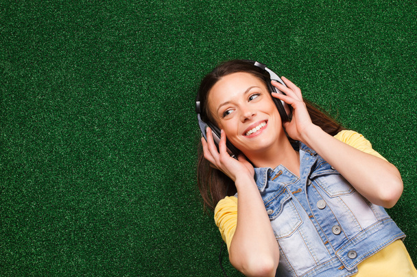 young woman listening music - Fotó, kép
