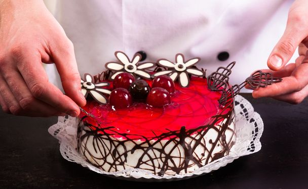 Confectioner preparing cake - Photo, image