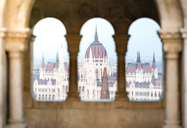Vue sur le Parlement à Budapest
 - Photo, image