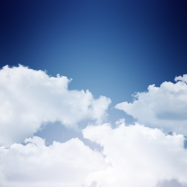 modrá obloha a bílé mraky - Fotografie, Obrázek