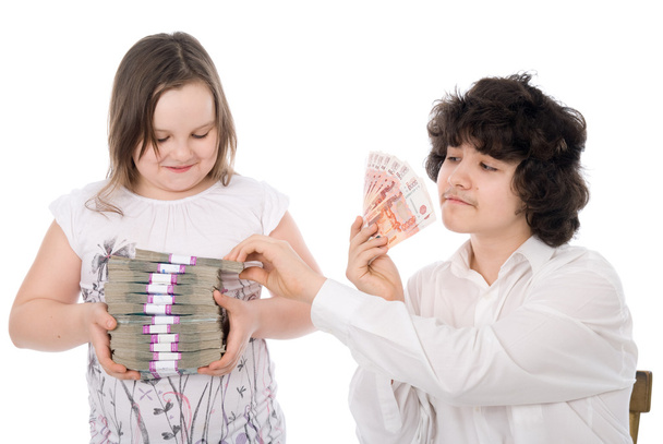 Junge nimmt Mädchen einen Stapel Geld weg - Foto, Bild
