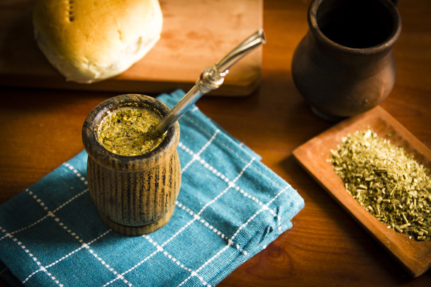 Stuurman, is een traditionele Zuid-Amerikaanse geïnfundeerd drankje. Yerba. - Foto, afbeelding