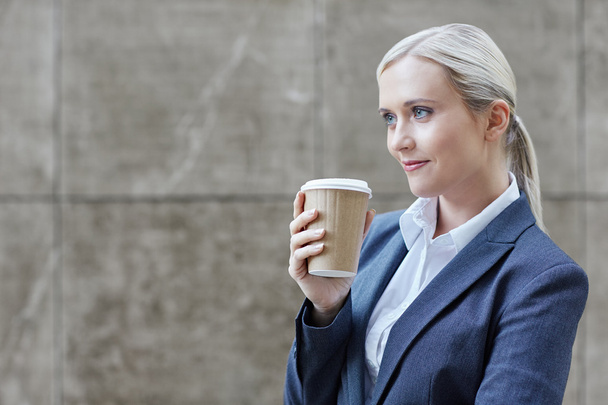 businesswoman holding cup of coffee - Fotoğraf, Görsel