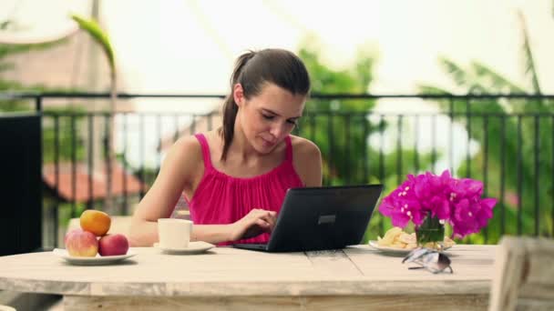 woman with laptop computer on terrace - Záběry, video