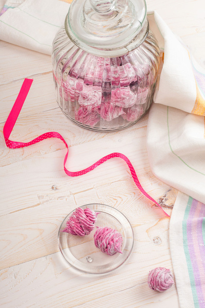Homemade pink marshmallow on a white wooden background. - 写真・画像