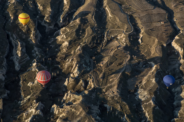 Air balloons above the mountains - Fotoğraf, Görsel