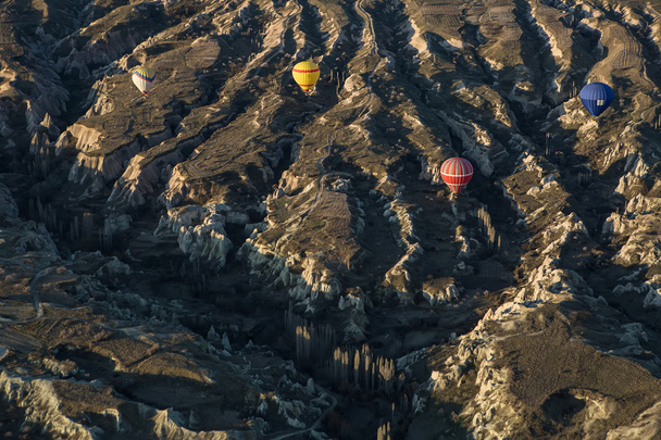 Air balloons above the mountains - Fotoğraf, Görsel