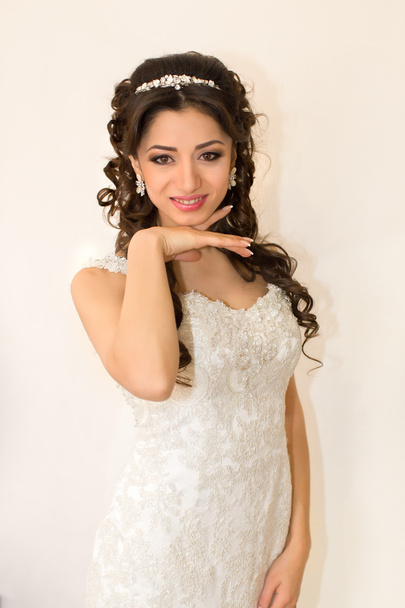 Rich Bride with beautiful eyes in the apartment - Foto, Imagen