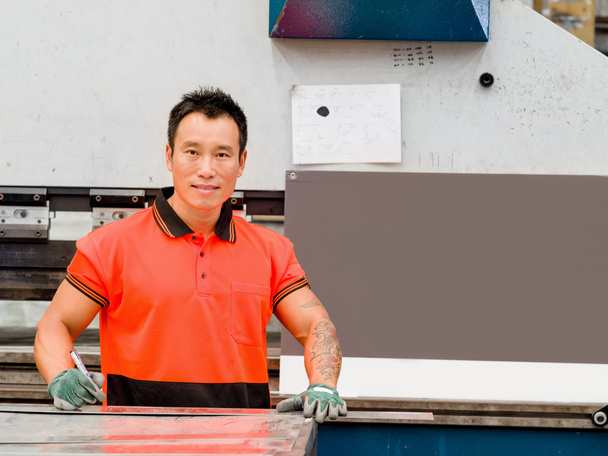 Asijské pracovník ve výrobním závodě ve výrobě - Fotografie, Obrázek