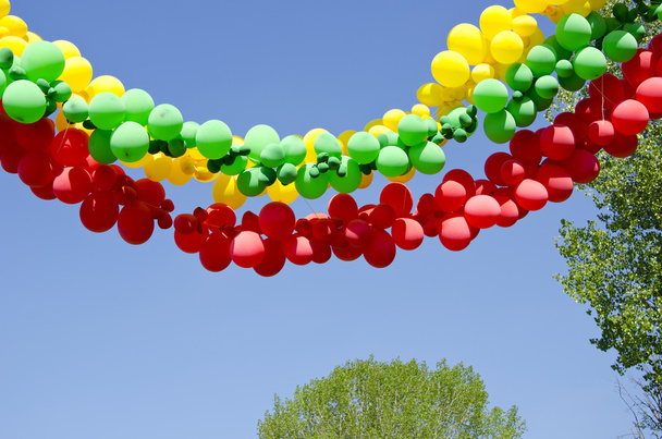 Барвисті кульки гірлянда і небо
 - Фото, зображення