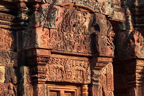 Détail décoration murale de Temple Banteay Srei à Angkor
 - Photo, image