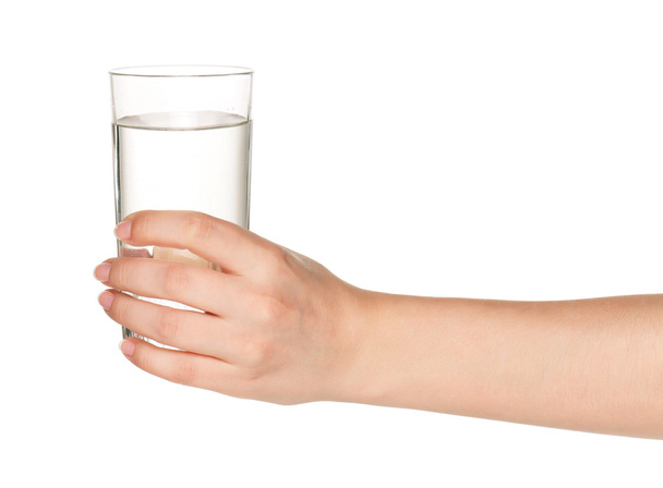 рука со стаканом воды - Фото, изображение