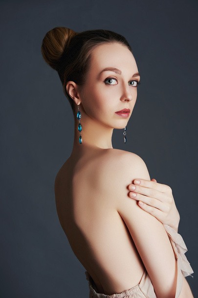 beauty brunette Girl with earrings - Zdjęcie, obraz