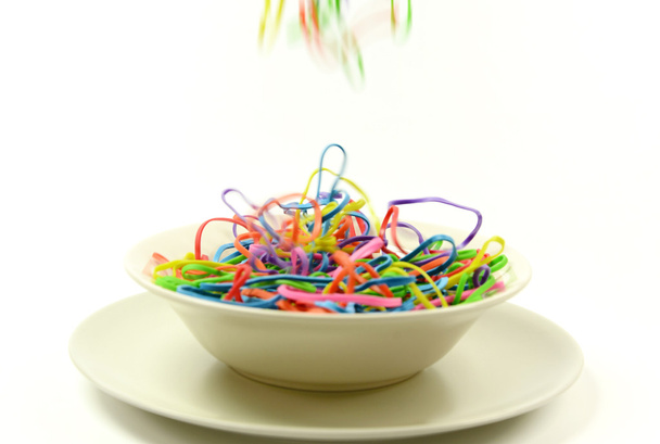 тарелка спагетти из резиновых лент
 - Фото, изображение