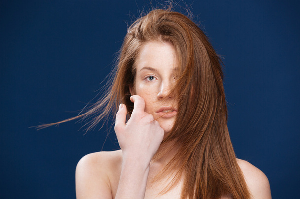 Beauty portrait of young woman with fresh skin - Valokuva, kuva