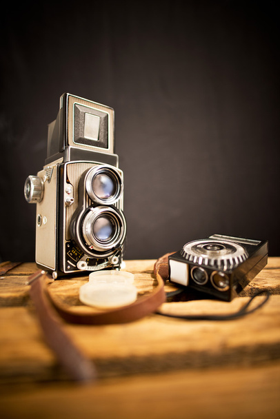 vieil appareil photo reflex à double objectif avec compteur de lumière
 - Photo, image