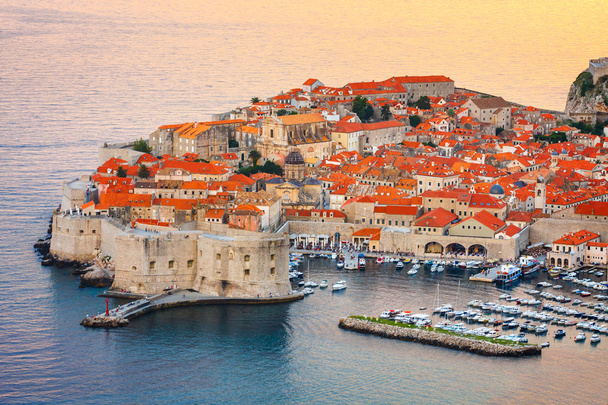 Blick auf die alte, alte Stadt in Dubrovnik. Kroatien.  - Foto, Bild
