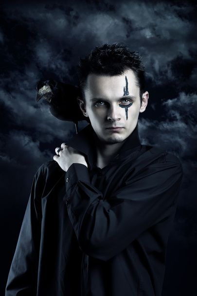 Spooky man with crow - Фото, изображение