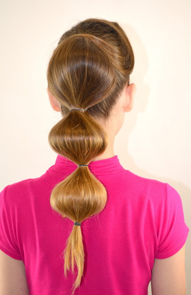 Χτένισμα με μακριά μαλλιά - Φωτογραφία, εικόνα