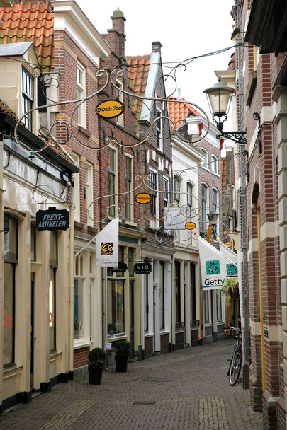 Beautiful narrow street in Alkmaar - Foto, imagen