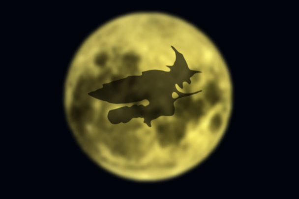 bruxa voando atrás da lua cheia
 - Foto, Imagem
