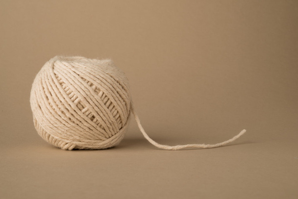 Ball of White Wool with Dangling End - Foto, afbeelding