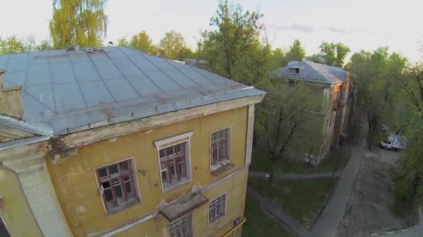 Abandoned houses among trees - Záběry, video