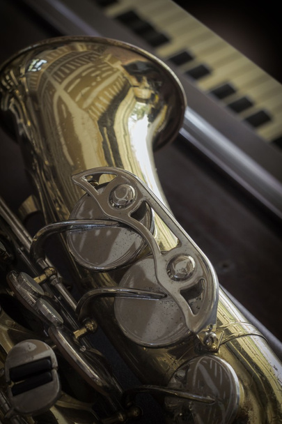 Старое саксофонское фортепиано
  - Фото, изображение