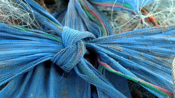 puinhoop van nylon lijn, close-up van verwarde visnetten Hengelsport - Foto, afbeelding