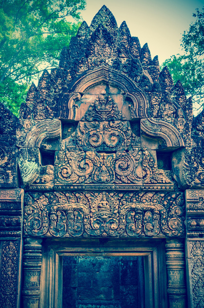 Крупный план Фантастические ворота Бантей Срей замок, Siem Reap, Камбоджа
 - Фото, изображение