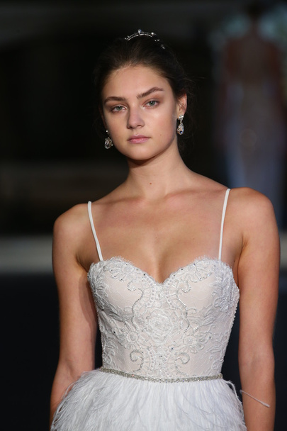 Alon Livne White Couture Bridal Collection - Foto, imagen